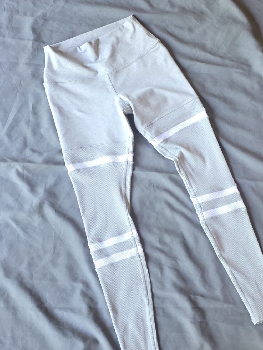 ALO Yoga Light Gray Seamless Leggings with White Stripe Detail